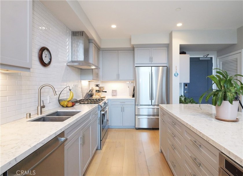 Tucked away in South Redondo, One South is a luxury - photo 4