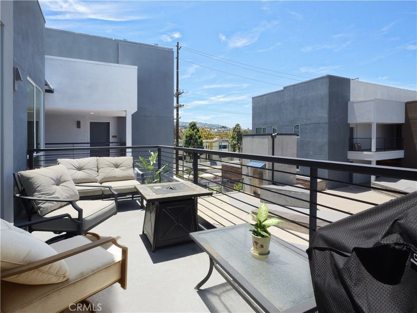 Tucked away in South Redondo, One South is a luxury - photo 8