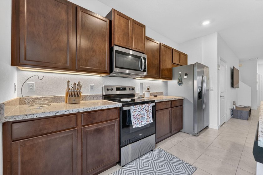 Welcome to this stunning and highly sought-after residence - photo 7