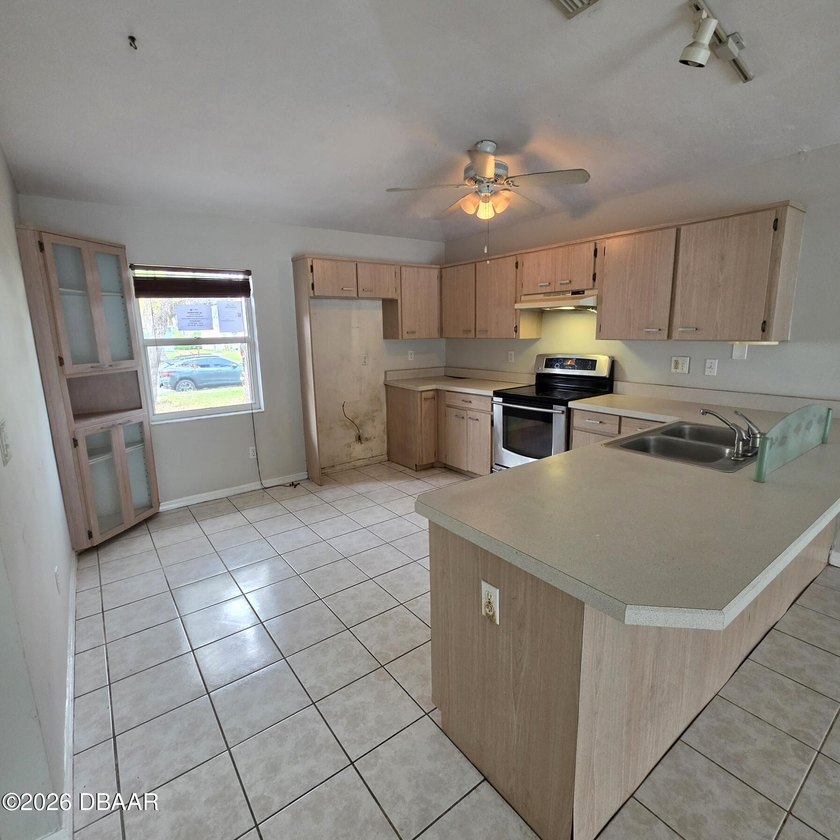 This three bed two bath block home has tons of potential! Great - photo 3