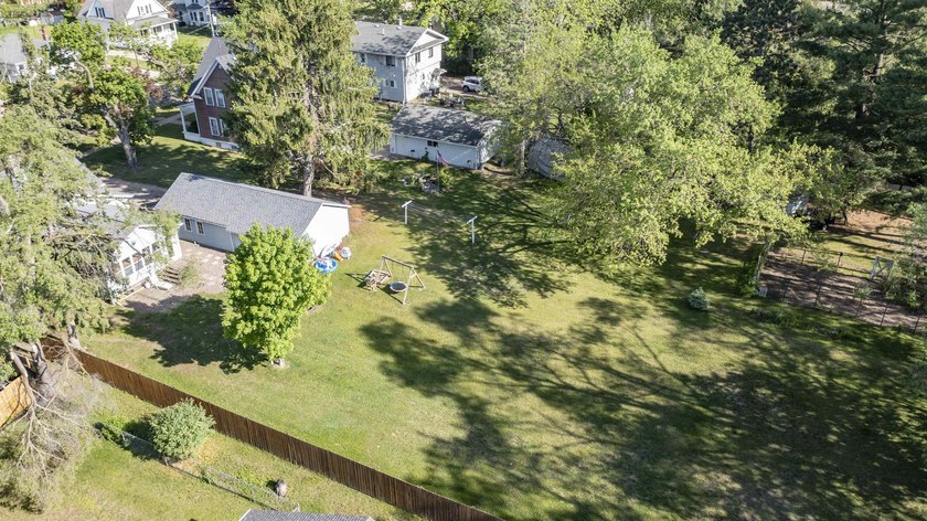 Come view this move-in ready 2-bed, 1.5-bath ranch with spacious - photo 7