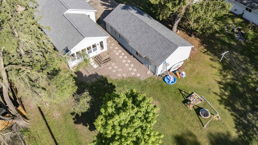 Come view this move-in ready 2-bed, 1.5-bath ranch with spacious - photo 8