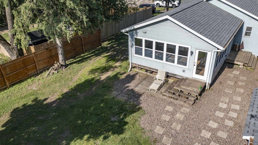 Come view this move-in ready 2-bed, 1.5-bath ranch with spacious - photo 9