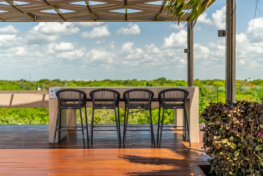 Luxury, privacy, generous living spaces, and an exceptional - photo 7