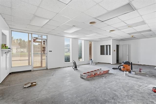 Remodeled commercial building, located on the way to downtown - photo 7
