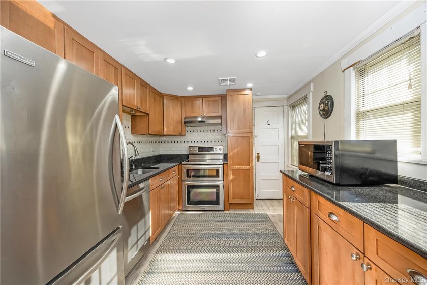 You will fall in love with this stunning colonial home in the - photo 15