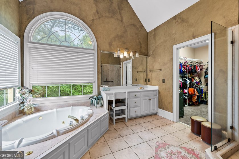 Executive home located in the sought-after Kedron Hills - photo 30