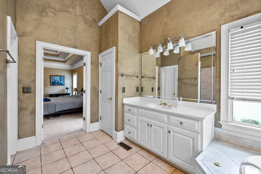 Executive home located in the sought-after Kedron Hills - photo 33