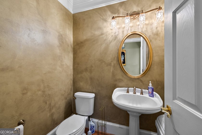 Executive home located in the sought-after Kedron Hills - photo 34
