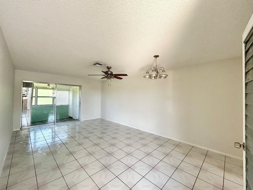 Ashley Villas is a pet friendly 55+ community. Pets allowed up - photo 6