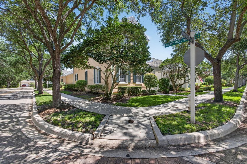 Exceptional updated 3 bed + den, 2.5 bath A-Model w/pool in New - photo 2