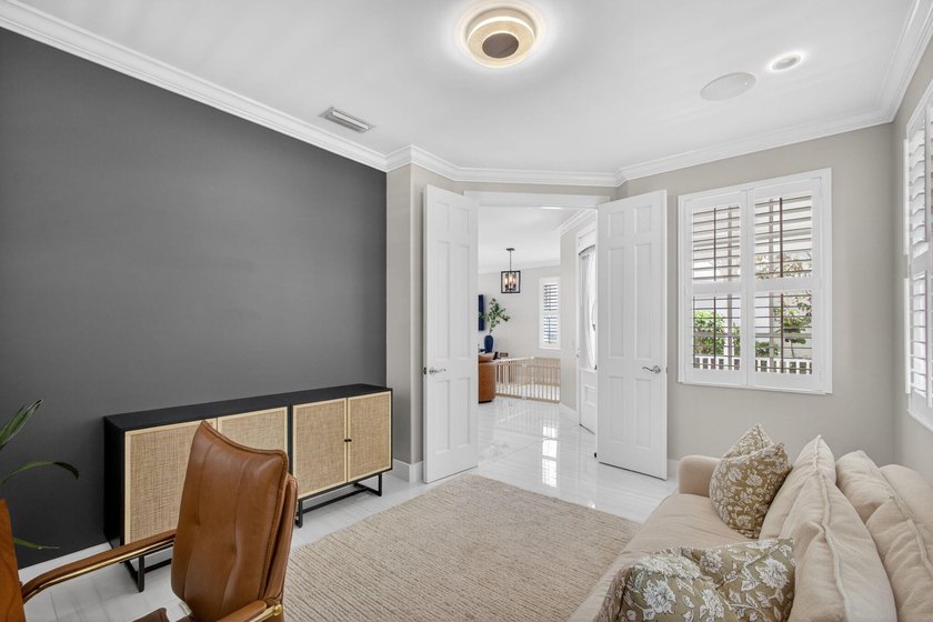 Exceptional updated 3 bed + den, 2.5 bath A-Model w/pool in New - photo 9