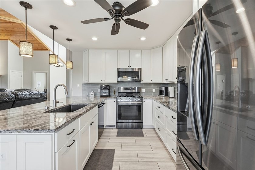 Elegant, updated 1,976 sq ft home offering sweeping views of - photo 13