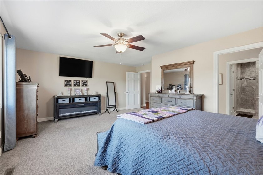 Elegant, updated 1,976 sq ft home offering sweeping views of - photo 15
