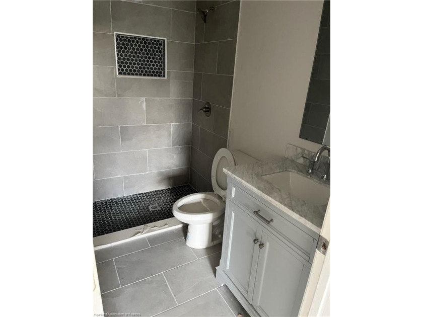 Rare opportunity to acquire a portfolio of 5 newer 2/2 rental - photo 5