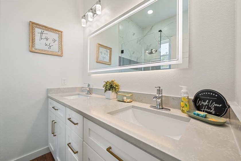 Stunning turnkey home with a fully furnished option available! - photo 16