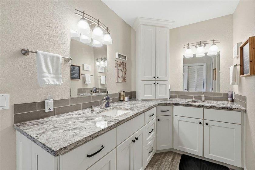 Elegant, updated 1,976 sq ft home offering sweeping views of - photo 17