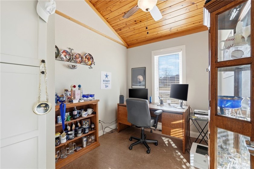 Elegant, updated 1,976 sq ft home offering sweeping views of - photo 21