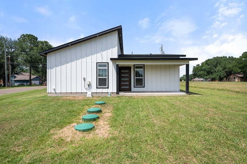Stunning turnkey home with a fully furnished option available! - photo 23