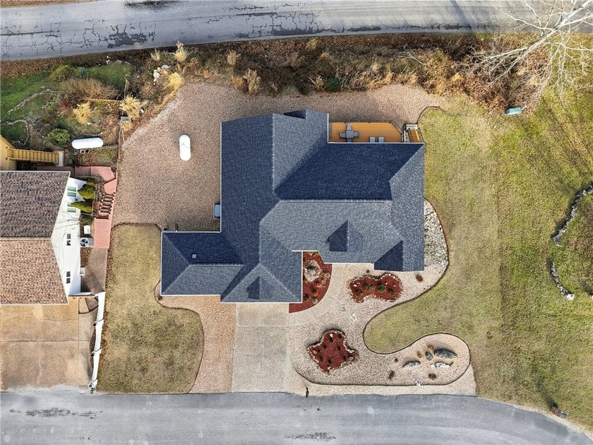 Elegant, updated 1,976 sq ft home offering sweeping views of - photo 33