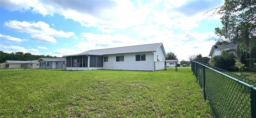 Welcome to this beautifully maintained 3-bedroom, 2-bath, 2-car - photo 4