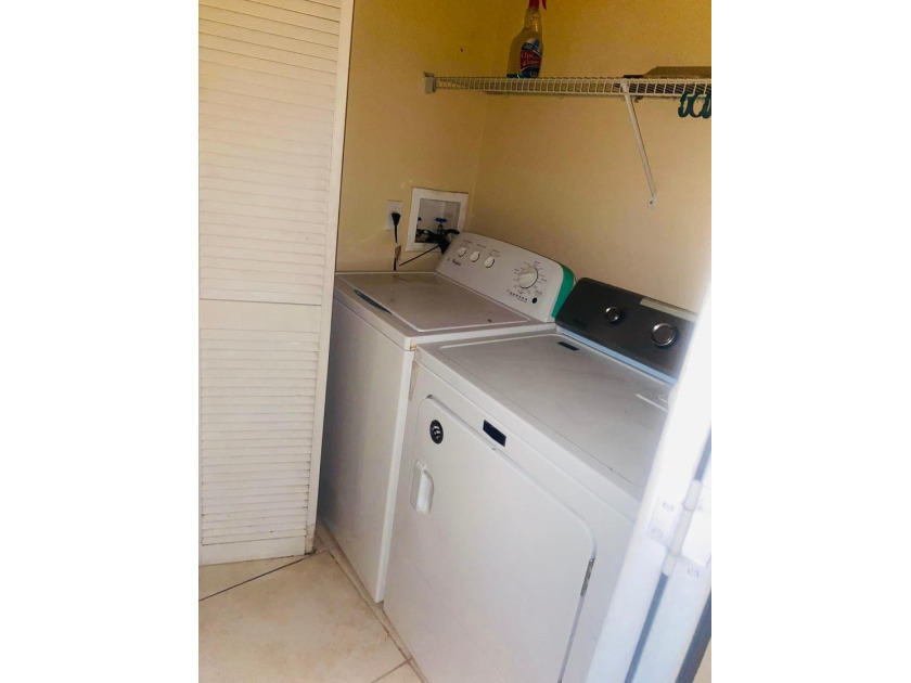 NICE 3/2 LOCATED ON THE HEART OF WEST PALM - photo 38