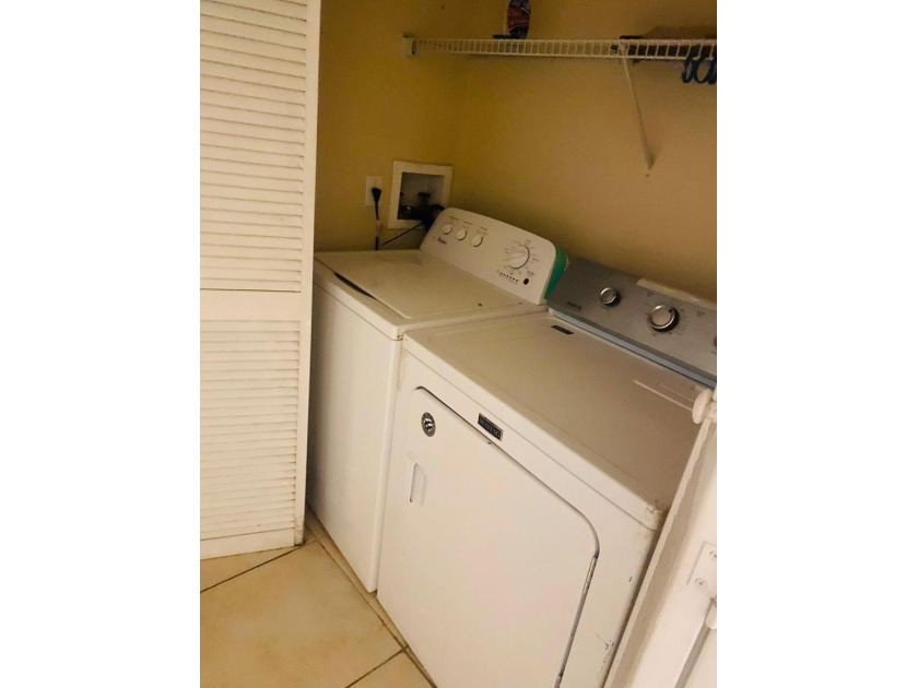 NICE 3/2 LOCATED ON THE HEART OF WEST PALM - photo 39