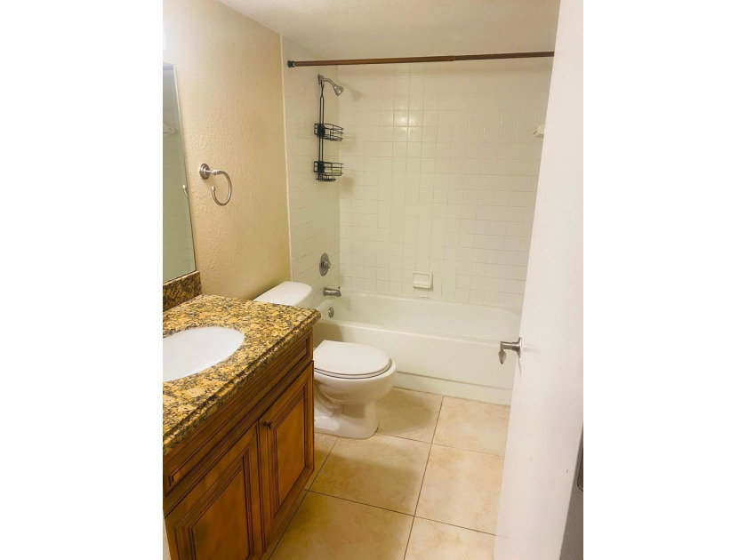 NICE 3/2 LOCATED ON THE HEART OF WEST PALM - photo 45