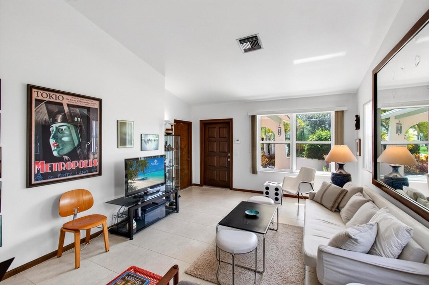 3 bedroom-2 bathroom CBS home with a Saltwater Pool and a Rare 2 - photo 11