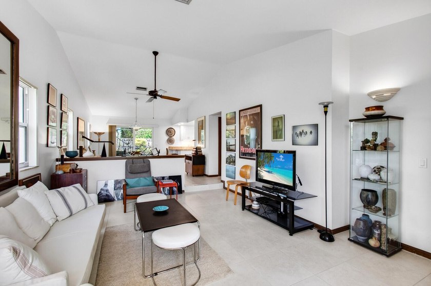 3 bedroom-2 bathroom CBS home with a Saltwater Pool and a Rare 2 - photo 12