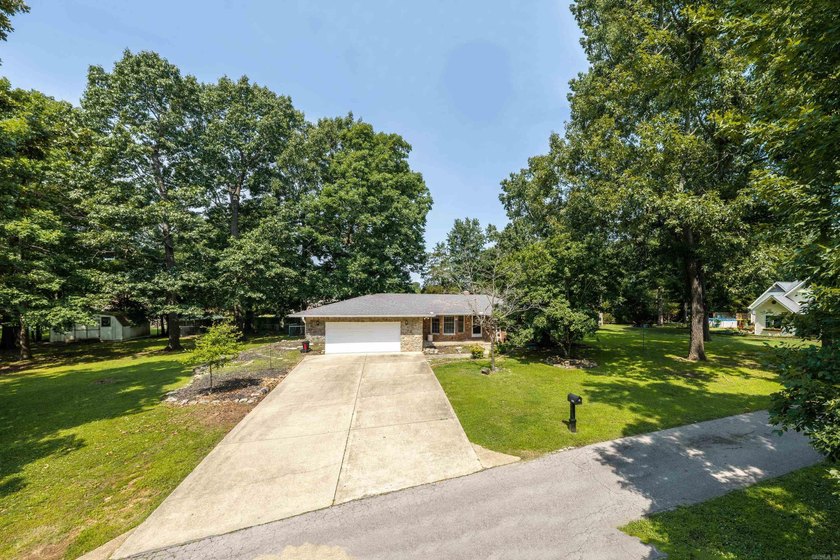 Enjoy easy access to Bull Shoals Lake and the White River from - photo 2