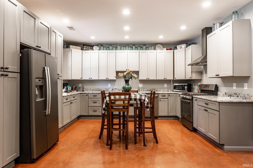 Escape to your own private retreat just minutes from Lake - photo 4