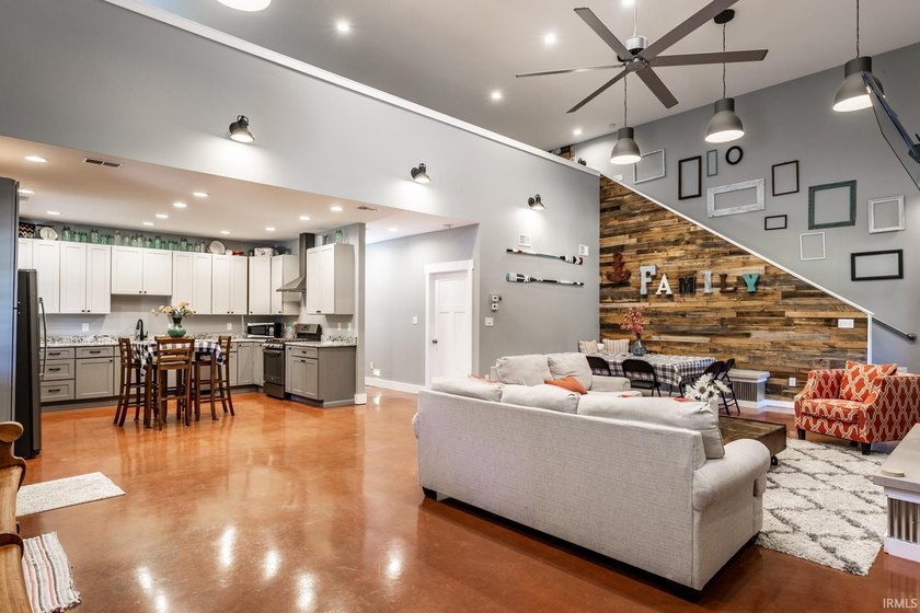 Escape to your own private retreat just minutes from Lake - photo 7