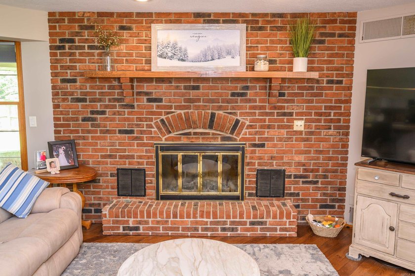 Enjoy easy access to Bull Shoals Lake and the White River from - photo 10