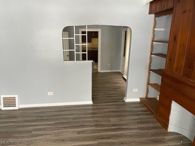 407 East 147th Street in Cleveland presents a fully occupied - photo 3
