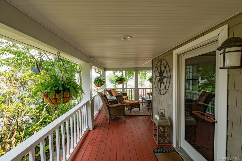 Enjoy breathtaking views overlooking Huntington Bay from this - photo 5