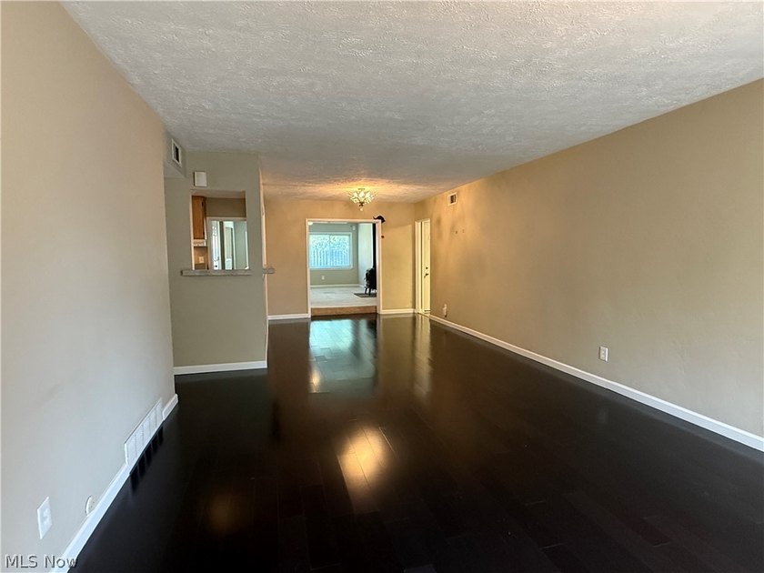 Welcome to this beautiful move-in-ready 3 bedroom 2 bath 1761 sq - photo 5
