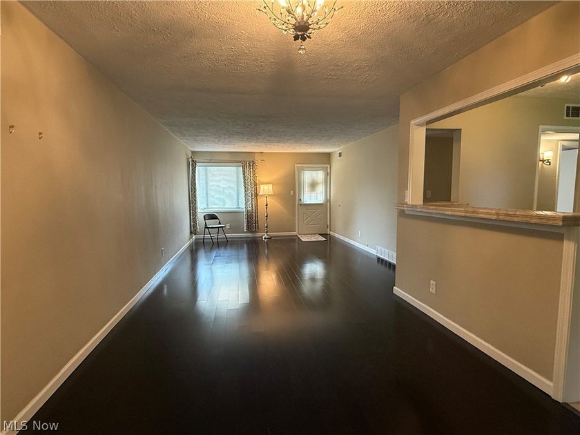 Welcome to this beautiful move-in-ready 3 bedroom 2 bath 1761 sq - photo 6