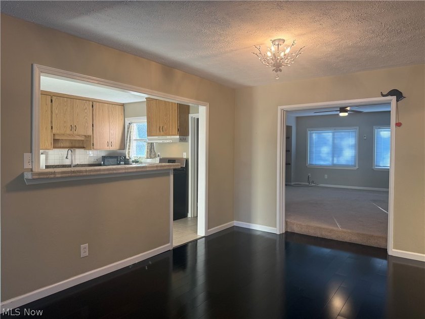 Welcome to this beautiful move-in-ready 3 bedroom 2 bath 1761 sq - photo 7