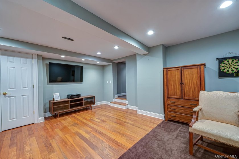 Enjoy breathtaking views overlooking Huntington Bay from this - photo 8