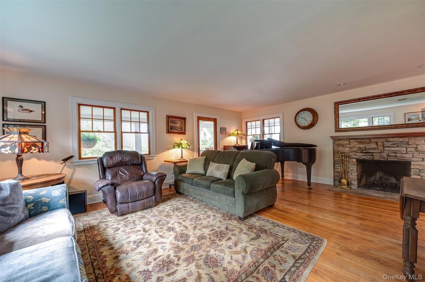 Enjoy breathtaking views overlooking Huntington Bay from this - photo 10