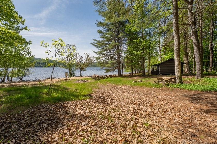 Main House with 6 Cabins &amp; 564' of Lakefront, Mostly Sandy Beach! - photo 5