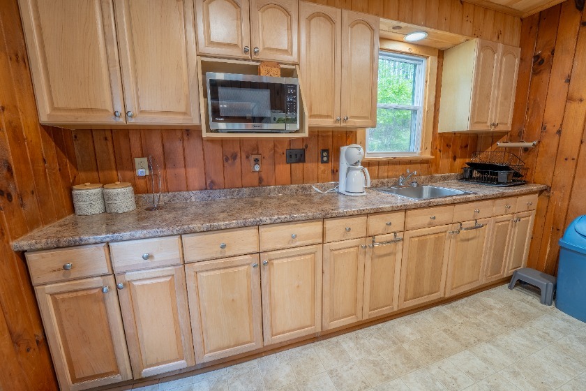 Main House with 6 Cabins &amp; 564' of Lakefront, Mostly Sandy Beach! - photo 11