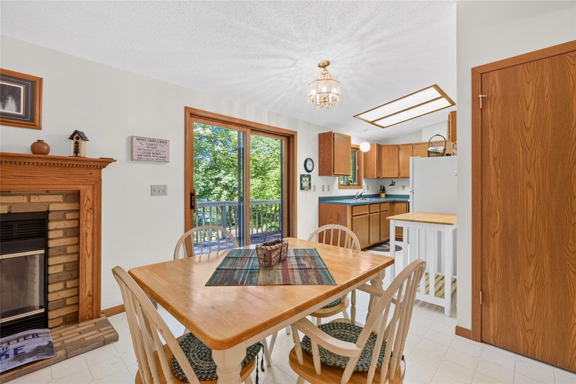 Up North retreat alert! Discover this charming, well-maintained - photo 12