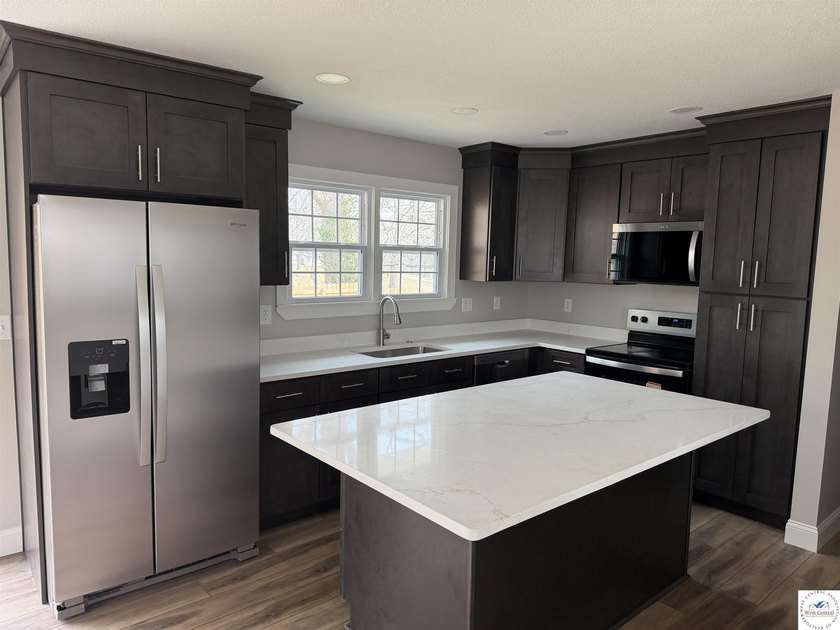 Fully Renovated, Like-New 3 Bedroom, 3 Bath Home with Modern - photo 12
