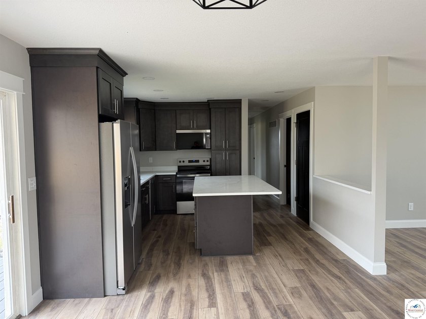 Fully Renovated, Like-New 3 Bedroom, 3 Bath Home with Modern - photo 13