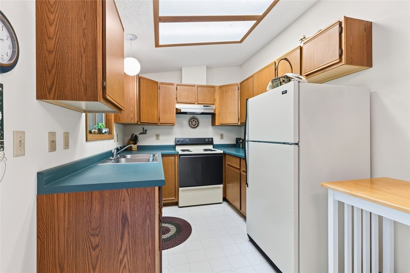 Up North retreat alert! Discover this charming, well-maintained - photo 18