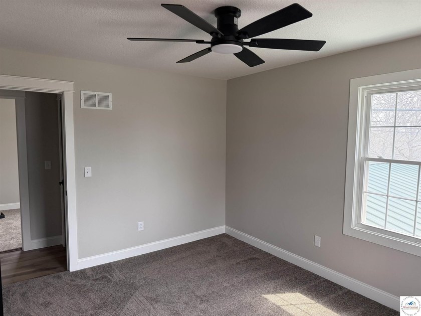 Fully Renovated, Like-New 3 Bedroom, 3 Bath Home with Modern - photo 19