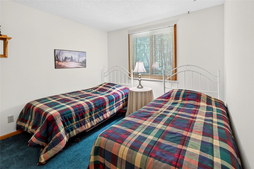 Up North retreat alert! Discover this charming, well-maintained - photo 20