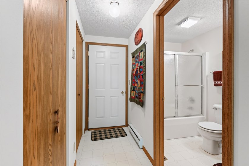 Up North retreat alert! Discover this charming, well-maintained - photo 22
